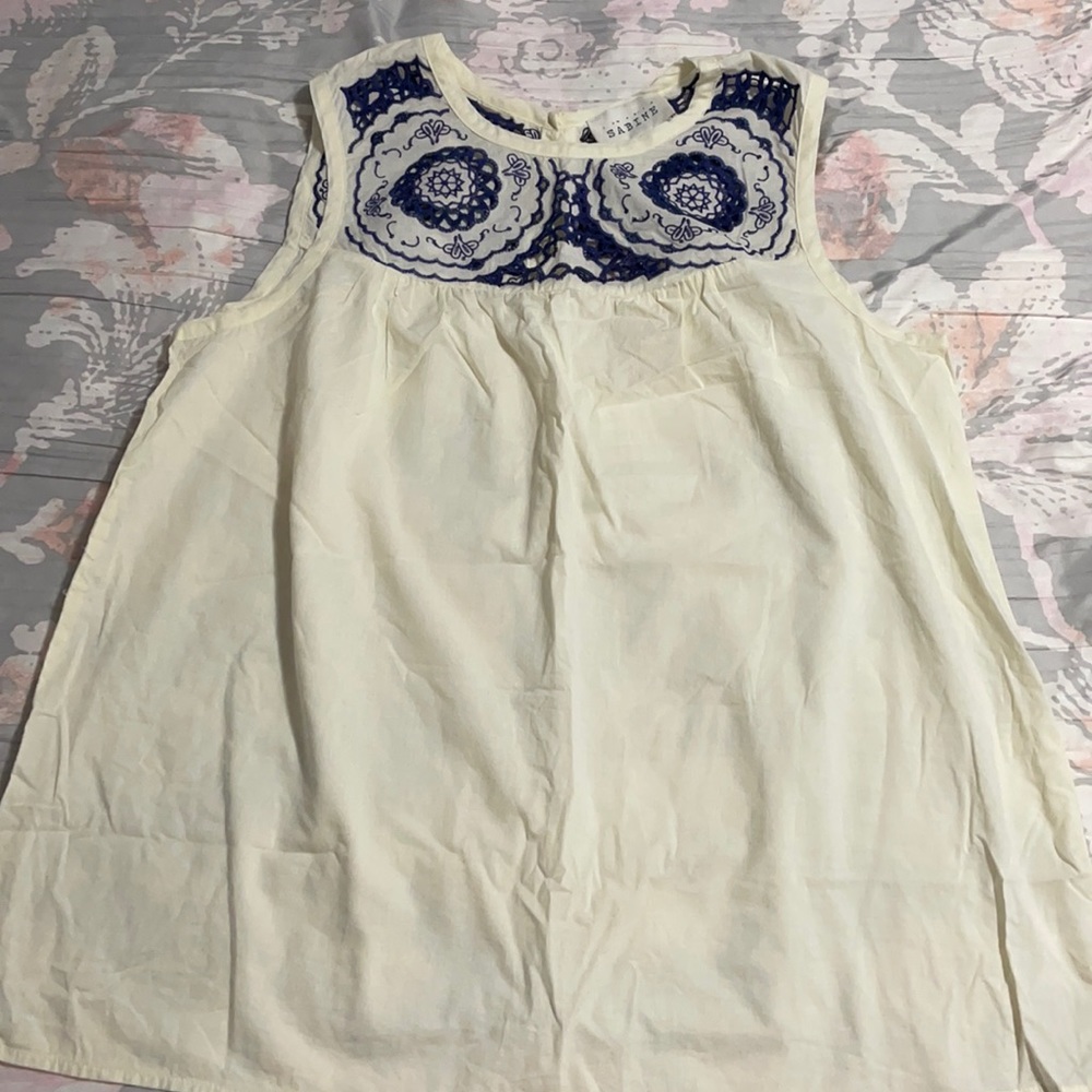 Unique Sabine top with lace neckline